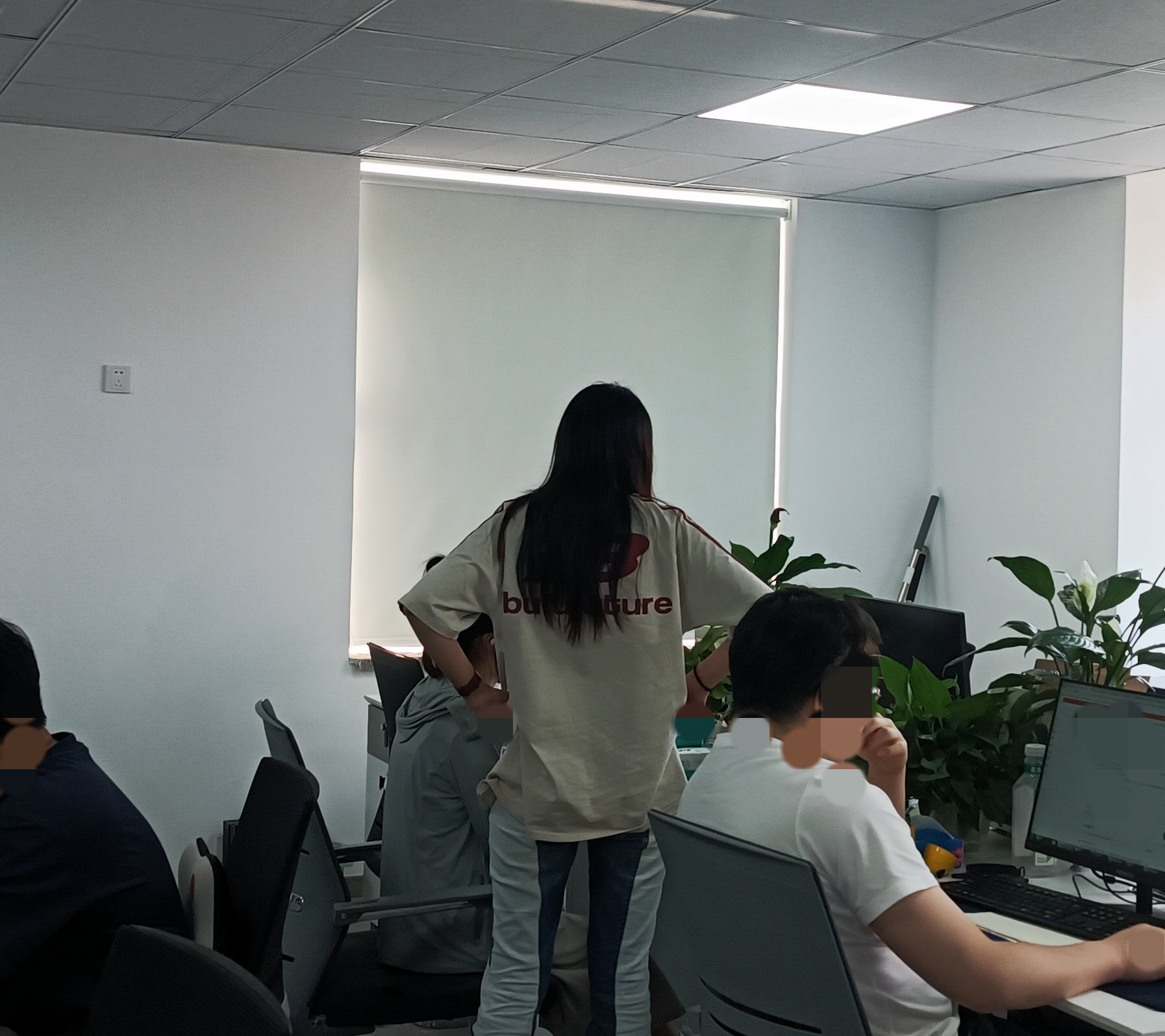 ����鿴�ڹⴰ����վ���Ǵ���ʵ�幫˾